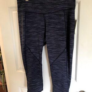 XL Womenswear TEK Gear DryTEK stretch workout pants - below knee 3/4 quarters